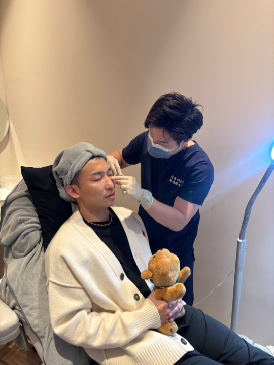 擊碎面部初老面具的雙重利器:薇貝拉與喬雅登玻尿酸的精準美學|Edwin